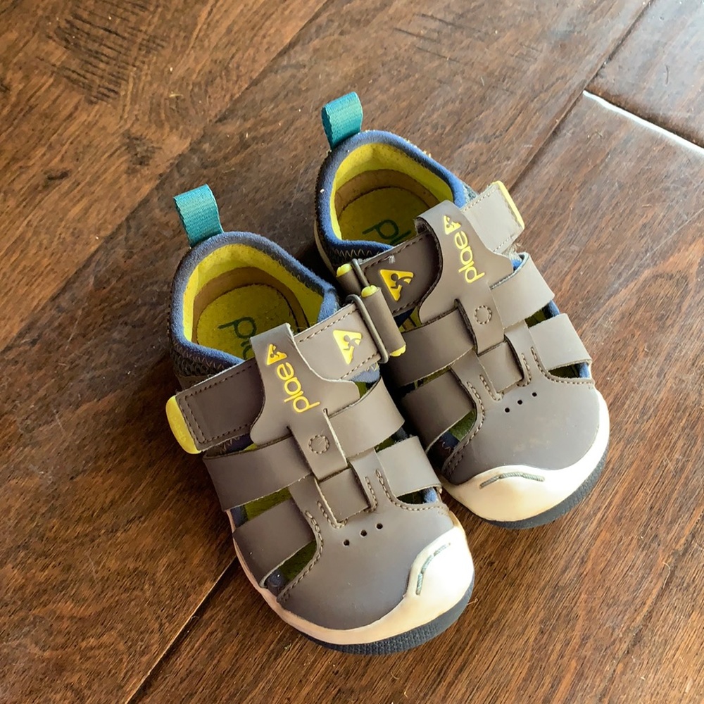 Plae shoes